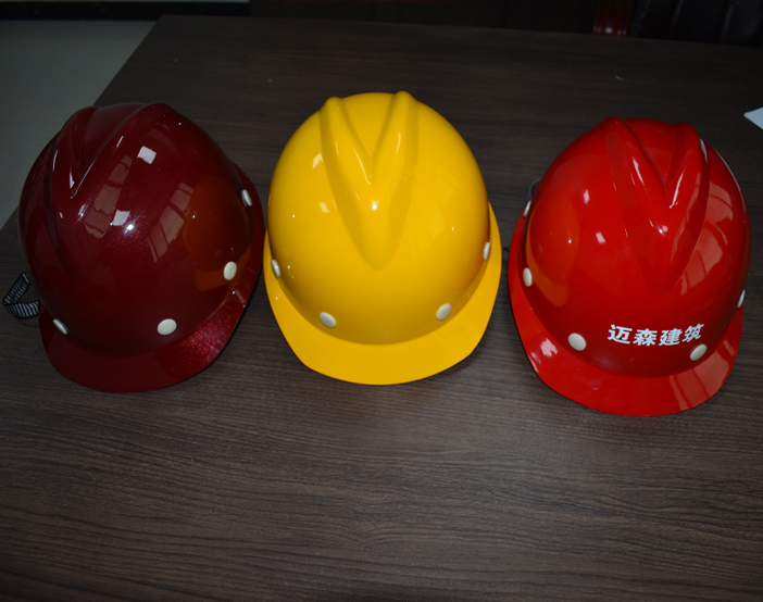 安全帽廠家小編為您講解特種勞動防護(hù)用品安全標(biāo)志標(biāo)識。